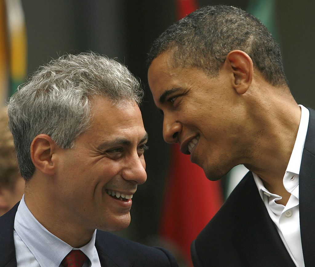 Rahm Emanuel conversa ao pé do ouvido com Barack Obama: novo chefe de gabinete de seu governo | John Gress / Reuters