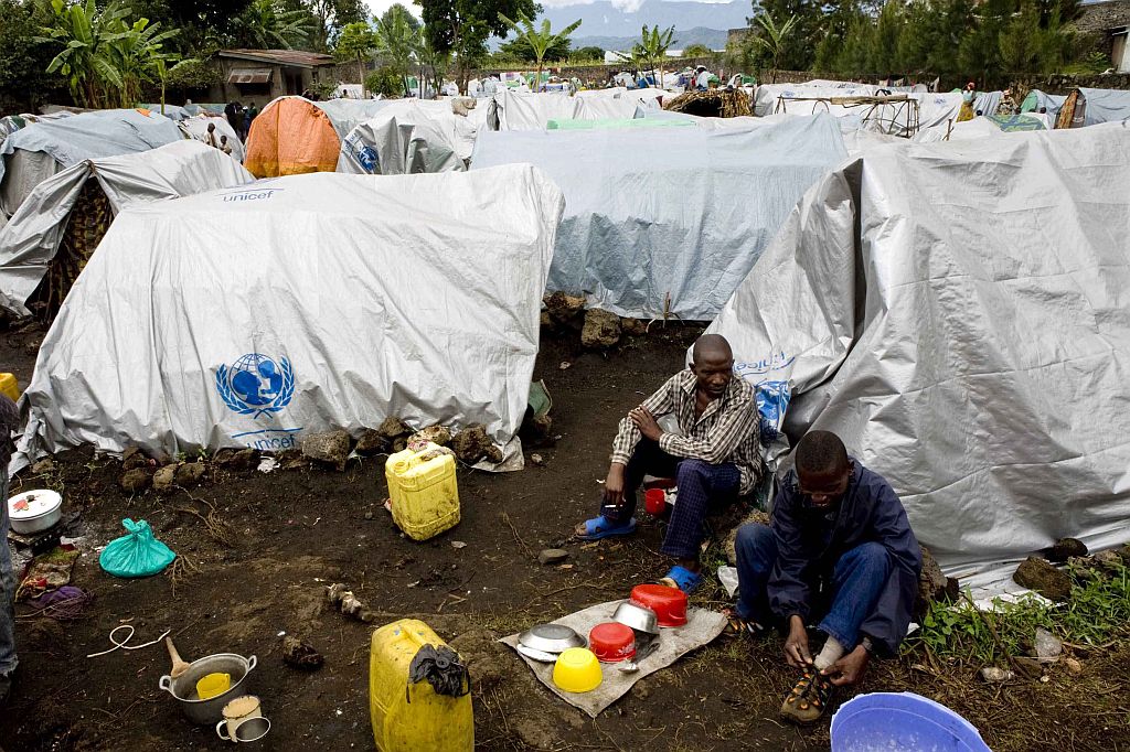 Campo de refugiados foi armado em Goma: impasse continua entre tropas do governo e rebeldes | Sarah Elliot / Reuters