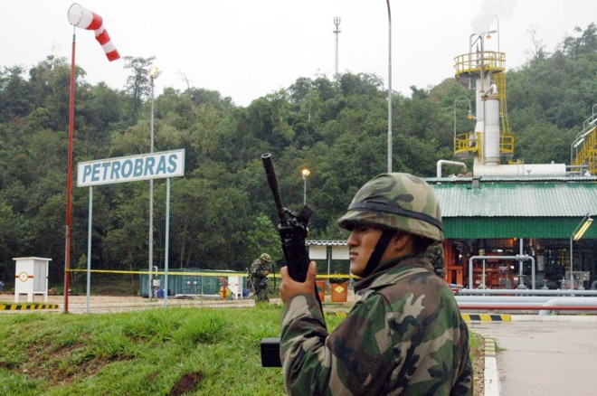 A crise da nacionalização do campo de produção de gás San Alberto, da Petrobras, nacionalizado pela Bolívia em maio de 2006, deixou claro o posicionamento brasileiro de não levar contencioso adiante | AFP