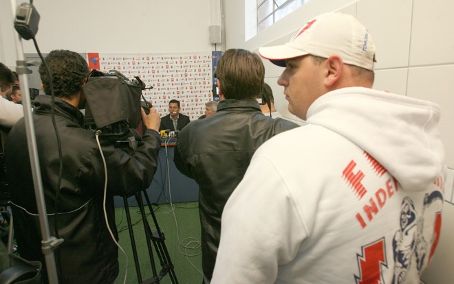 Junto com, Paulo Welter, o técnico Paulo Comelli assumiu a missão de salvar o tricolor, sboba a desconfiança da torcida. Conseguiu, com algunas rodadas de antecedência, e teve seu contrato renovado | 