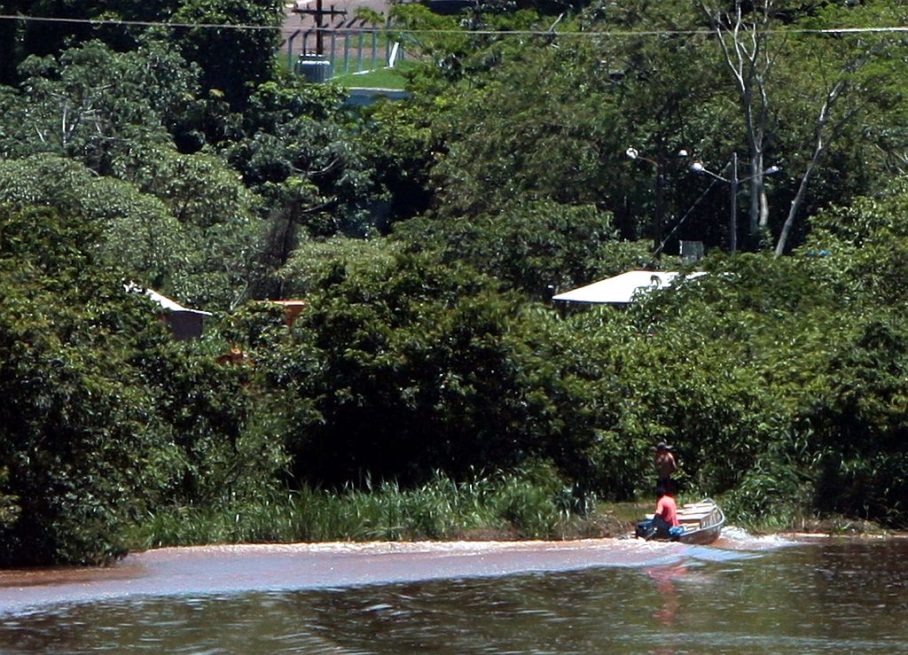 Os policiais que atuam na região de Guaíra não são suficientes para fazer o combate ao contrabando, que acontece em toda a extensão do Rio Paraná | Fotos: Danel Castellano/Gazeta do Povo