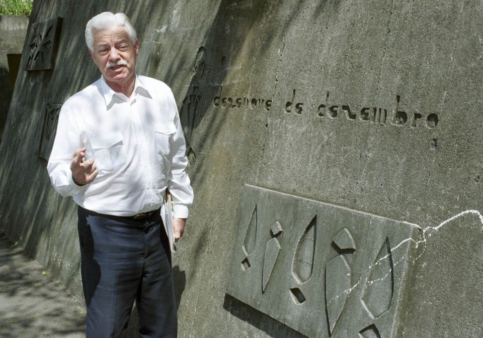 Em decorrência dos relatórios dos órgãos de segurança nacional, que comprovavam a iminência do aumento de atos terroristas (...), a opinião dominante no Conselho (de Segurança Nacional) era a de que não havia outra alternativa a não ser adotar o AI-5. | Jairo Resende