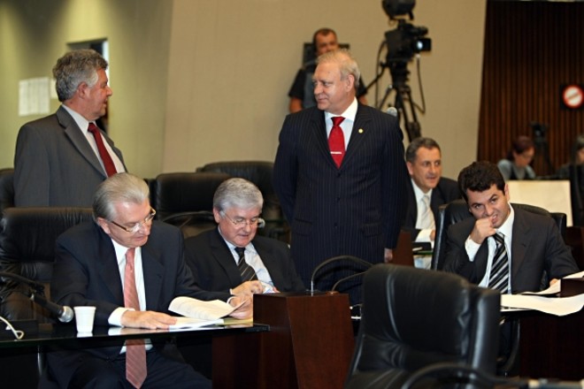 Deputados da oposição e situação discutiram juntos o projeto | 