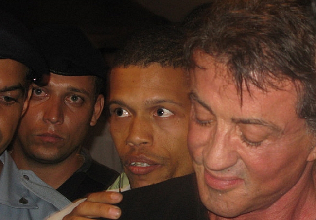 Sylvester Stallone realizou testes com atrizes brasileiras em hotel de Copacabana para o filme "The Expendables" | Reprodução/Lívia Bastos /G1