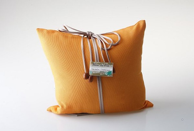 Peso de porta perfumado com cheiro de laranja, à venda na Brasilhana por R$ 34,50 | 