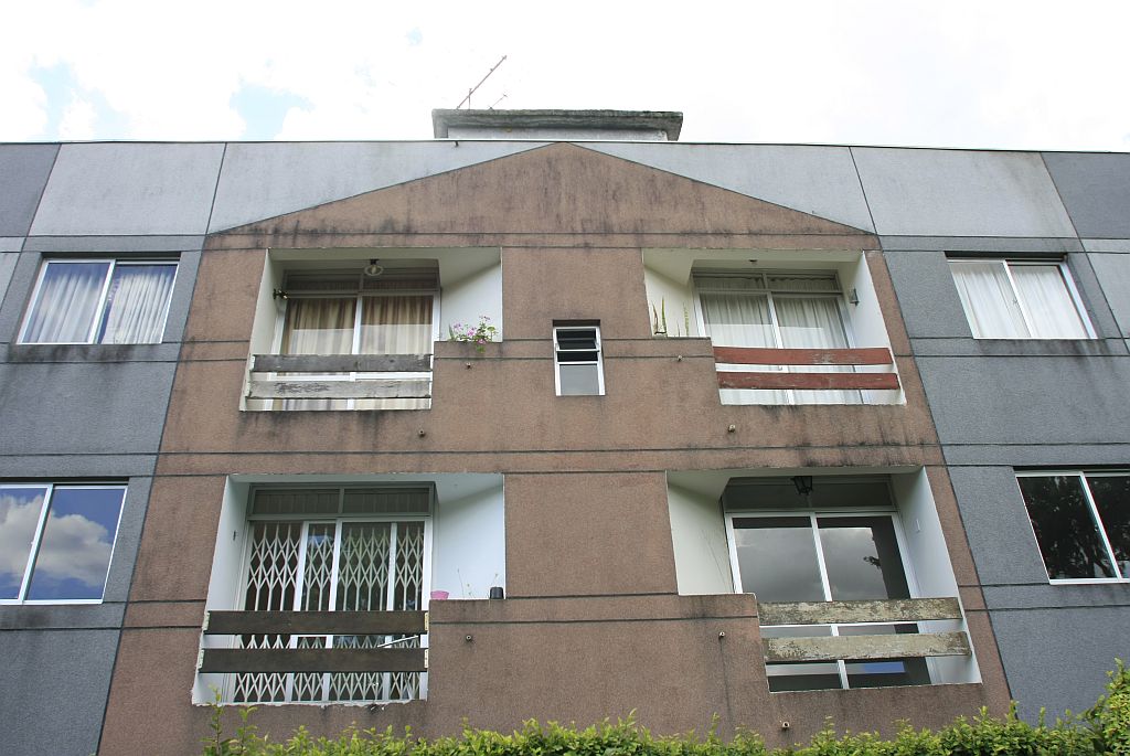 Sacada do Condomínio Aline: parapeito foi refeito depois de queda | Giuliano Gomes/Gazeta do Povo