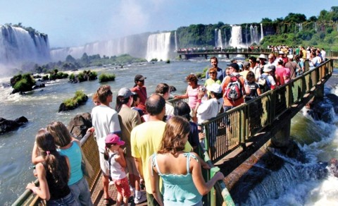 Hotéis da fronteira estão lotados para o réveillon Foz do Iguaçu é o segundo destino mais procurado pelos estrangeiros no Brasil | Roger Meireles