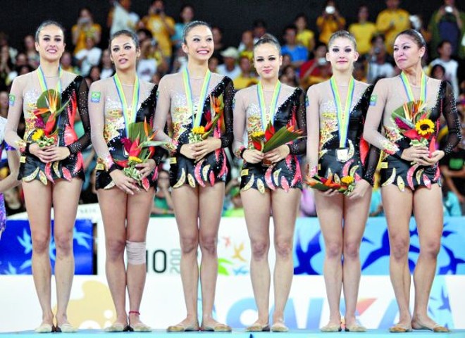 Nicole Müller recebendo o ouro no Pan do Rio |