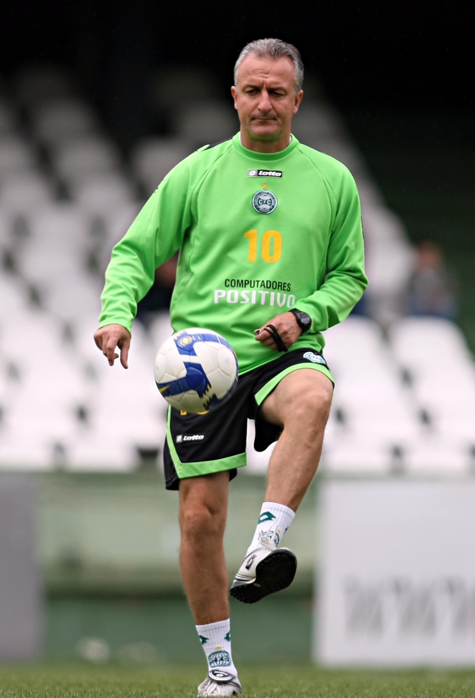 Dorival Júnior pode estar acertando com o Vasco para a próxima temporada | Albari Rosa / Gazeta do Povo