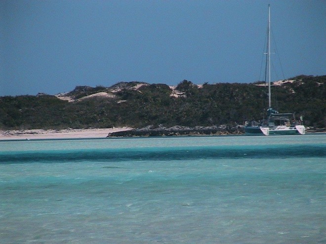 O veleiro Bravo ancorado nas Bahamas |