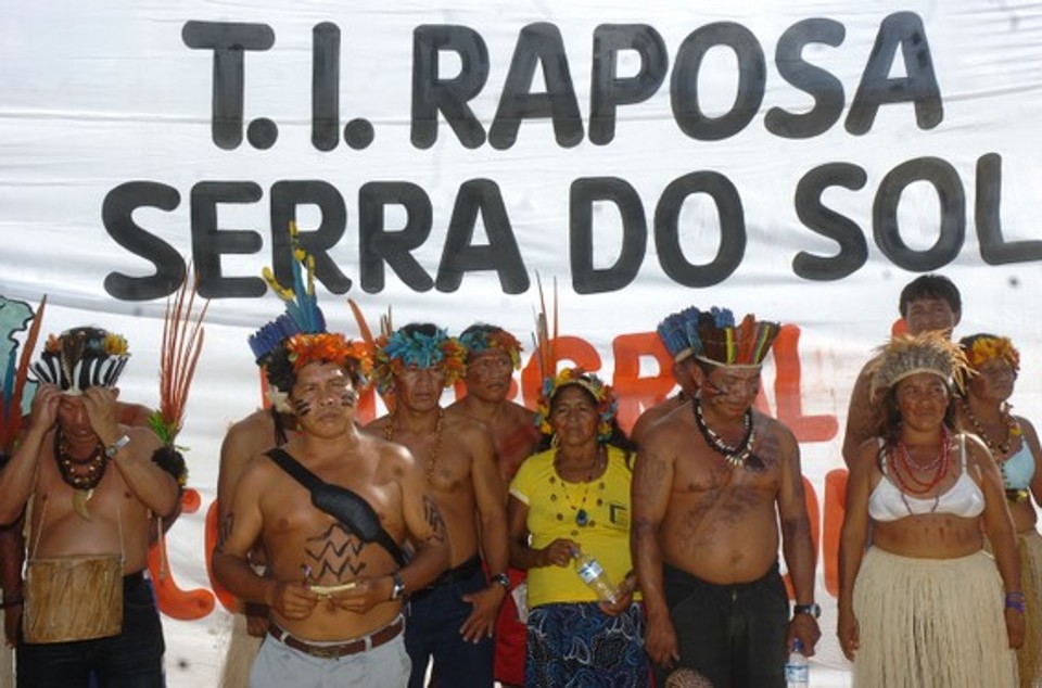 Índios protestaram na terça-feira, em frente à sede do STF | José Cruz/ABr
