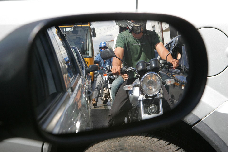 No ano de 2006, o número de motociclistas mortos chegou a 6.734 no Brasil, segundo pesquisa do Ministério da Saúde | Ivonaldo Alexandre/Gazeta do Povo