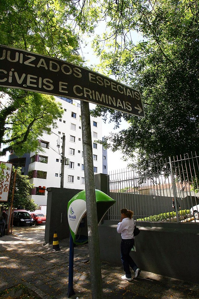 Juizados Especiais de Curitiba: poucas salas para audiências, goteiras e milhares de pessoas que procuram assistência | Priscila Forone/Gazeta do Povo