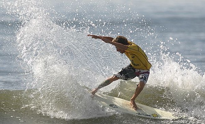 Final do Circuito Paranaense de Surfe, no sábado, reuniu nas águas de Shangri-lá as maiores promessas do surf no estado | 