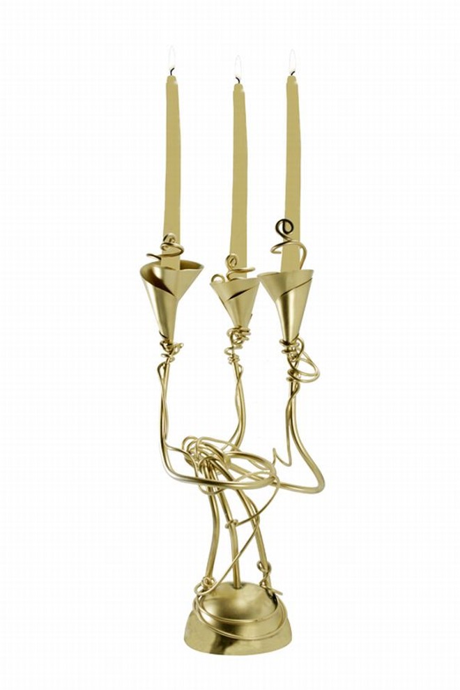 O castiçal triplo, da linha da artista plástica Marinela Goulart, é um lançamento da Imaginarium. Preço: R$ 77 | 