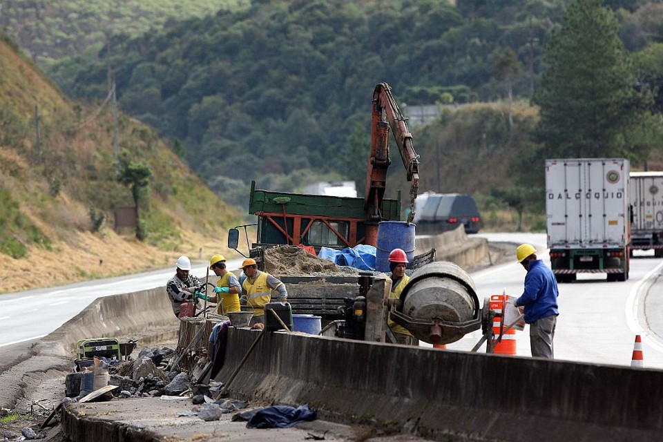 Pedágio começará antes que as estradas fiquem prontas Obras emergenciais da Régis Bittencourt, a mais problemática das novas rodovias pedagiadas, não devem estar concluídas até o início da cobrança | Valterci Santos/Gazeta do Povo
