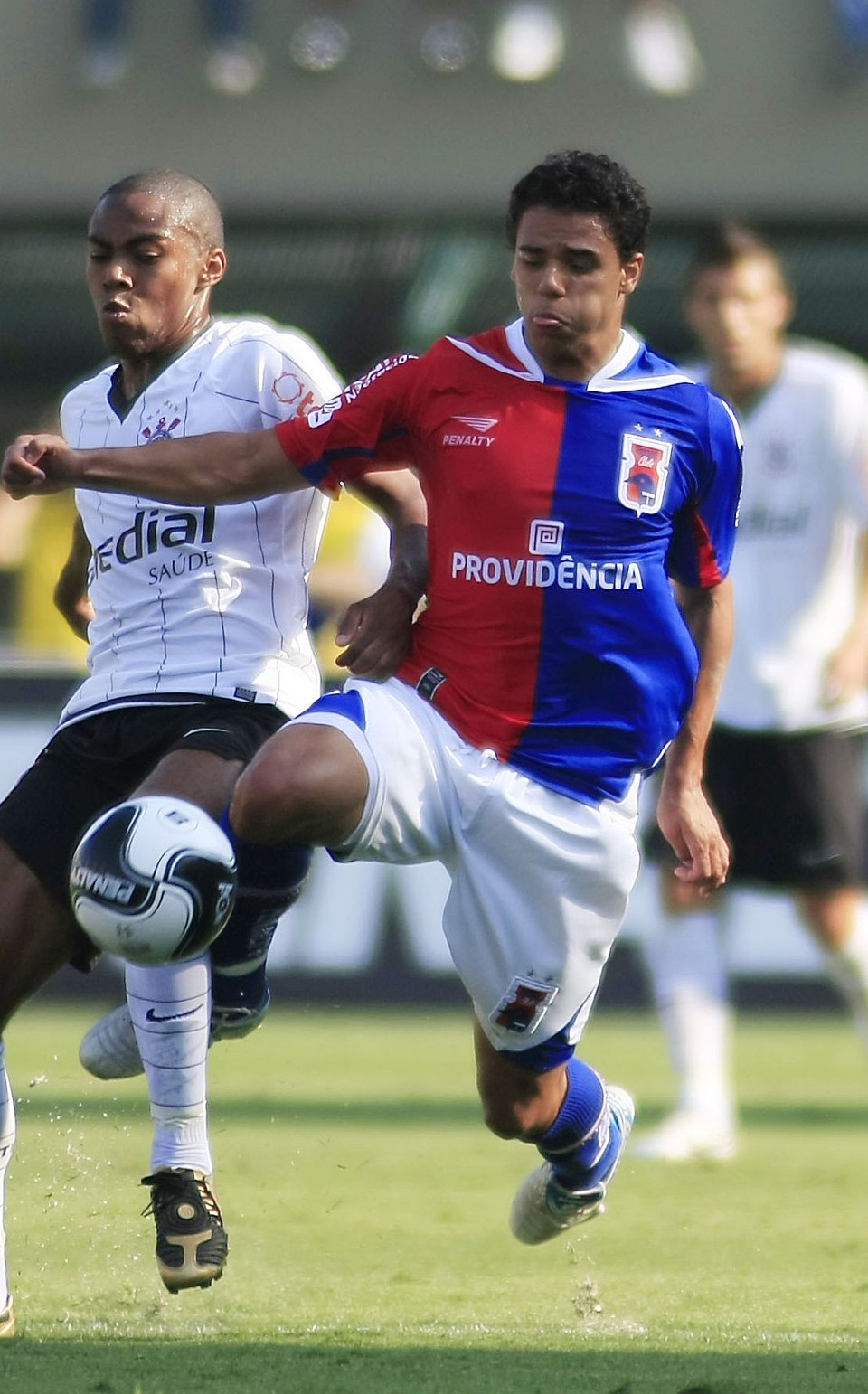 Lateral-direito Murilo renovou seu vínculo com o tricolor por dois anos | Giuliano Gomes / Gazeta do Povo