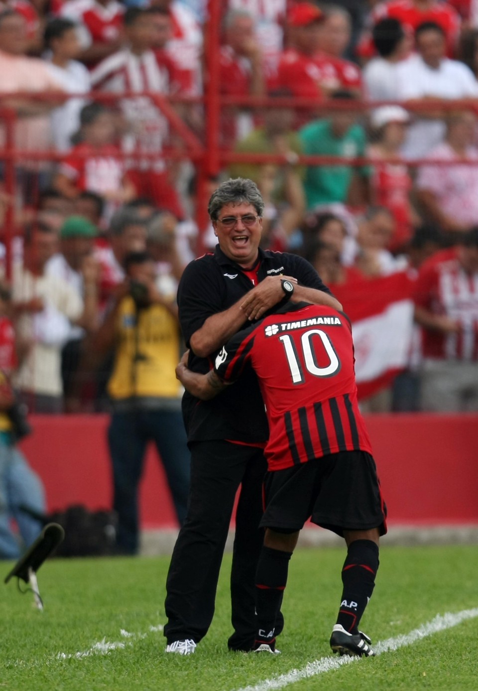 Geninho está empolgado, mas terá que encontrar um substituto para o camisa 10 Ferreira | Albari Rosa / Gazeta do Povo