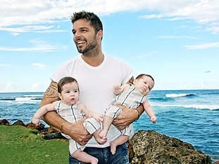 Ricky Martin e seus filhos gêmeos | Reprodução/People.com