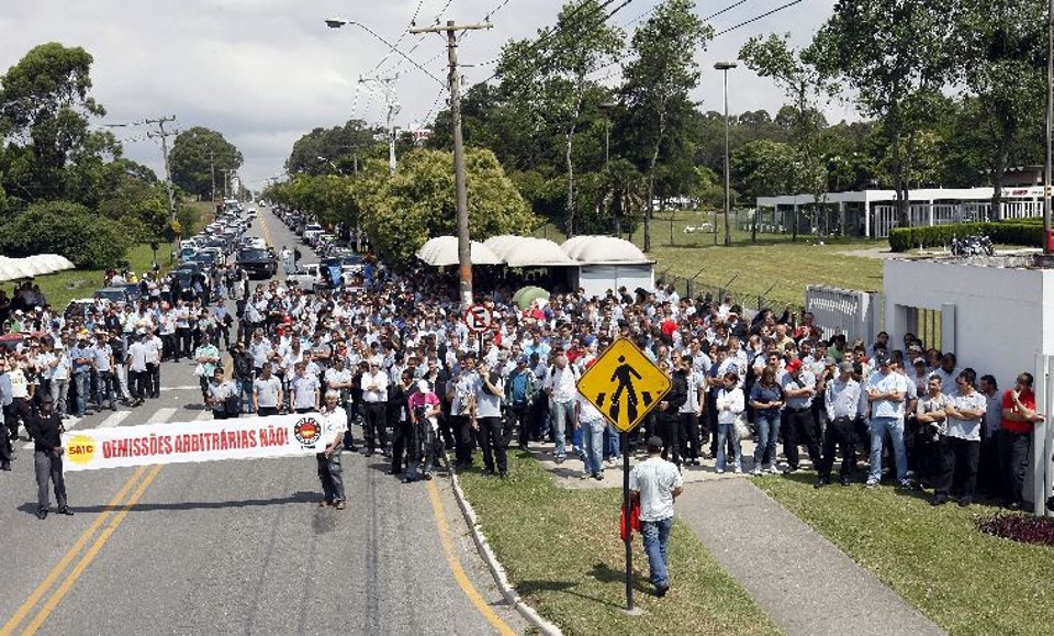 Protesto na Bosch aconteceu durante a troca de turno dos funcinários | Valterci Santos/Gazeta do Povo