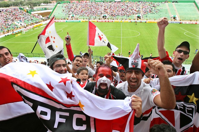A torcida são-paulina lotou o Bezerrão para apoiar o Tricolor paulista | 