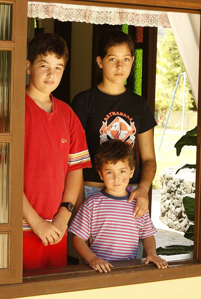 André e Ronei, na foto com a irmã Bianca, sobreviveram a acidente que matou irmãos | Rodolfo Bührer/Gazeta do Povo