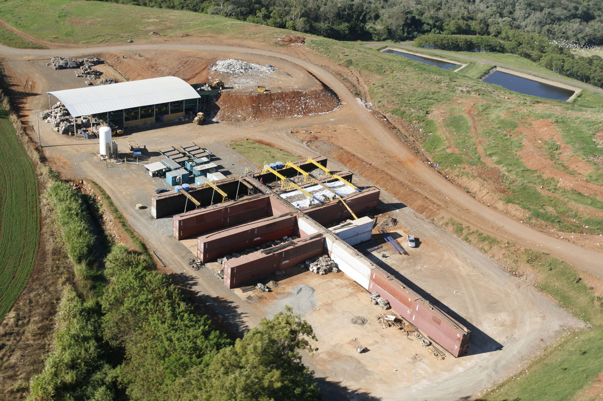Decisão do Tribunal de Justiça permite que a Prefeitura de Maringá continue usando o depósito de lixo no aterro controlado na Gleba Ribeirão Pinguim, situado na Estrada São José | Divulgação