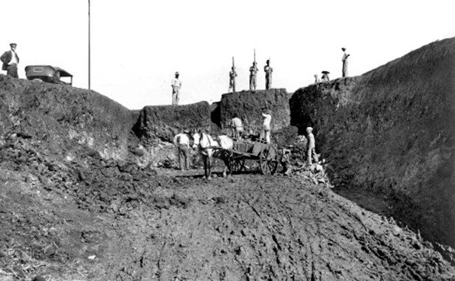 Em 1939, a abertura da Rua Marechal Floriano, no alto do Parolin |