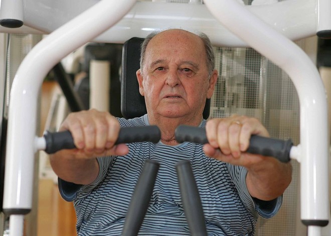 Aos 80 anos de idade, o ex-treinador Rubens Minelli guarda grandes recordações da época que foi uma espécie de tutor do então recém-nascido Paraná Clube | Antonio Milena/AE