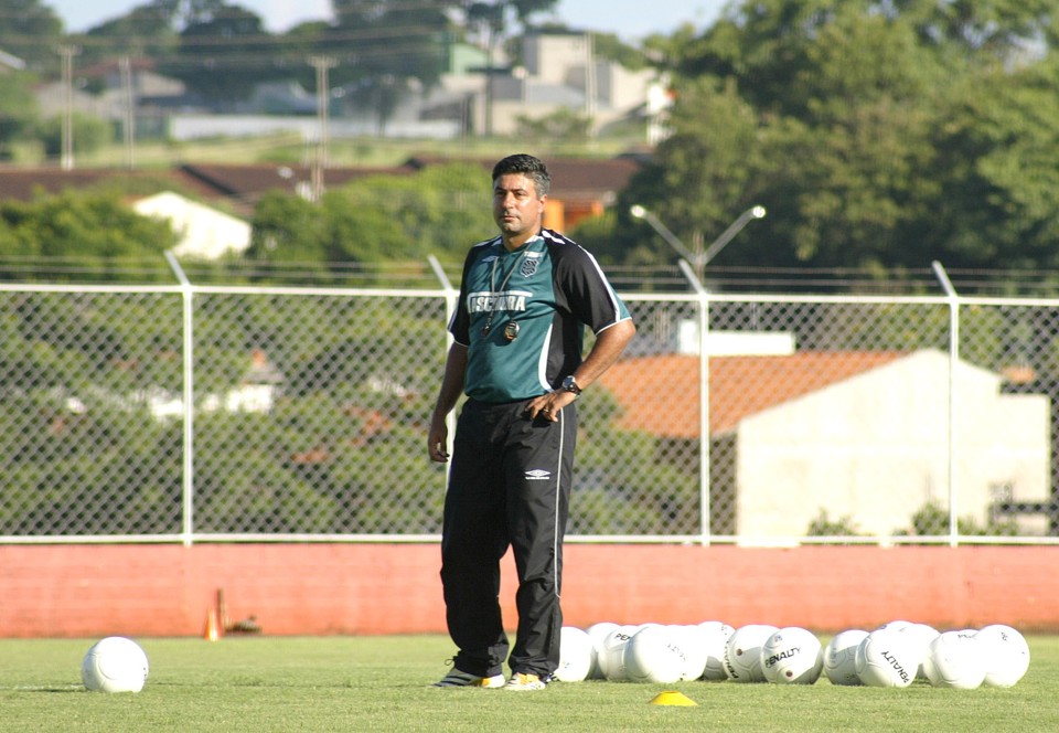 Alexandre Gallo diz estar ciente dos planos do Coxa para 2009 e aguarda possibilidade de assumir a equipe | Cristian Rizzi / Gazeta do Povo
