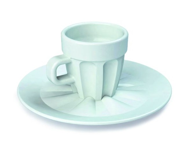 Linha Pingada, desenvolvida pela Holaria Cerâmicas Contemporâneas: referência aos copos de bares |