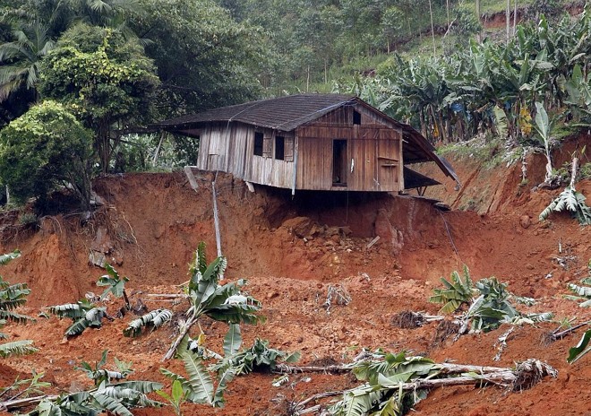 Boa parte dos 120 mil moradores de Blumenau que viviam em imóveis irregulares ficarão sem ter onde morar | 