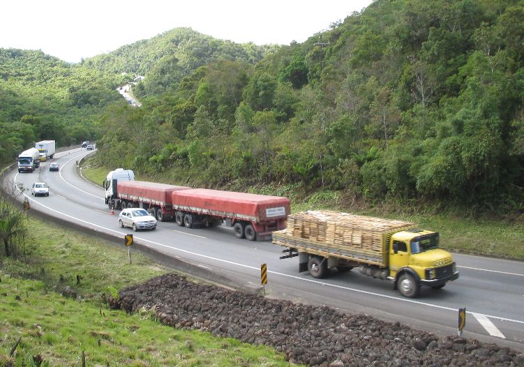 Nesta quinta-feira motoristas estão encontrando fila no desvio da BR-376 | Felipe Lessa/Gazeta do Povo