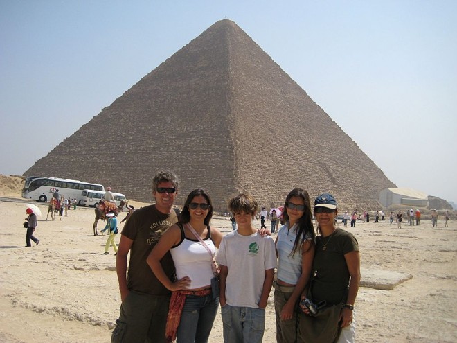 Família Portela nas pirâmides do Egito |