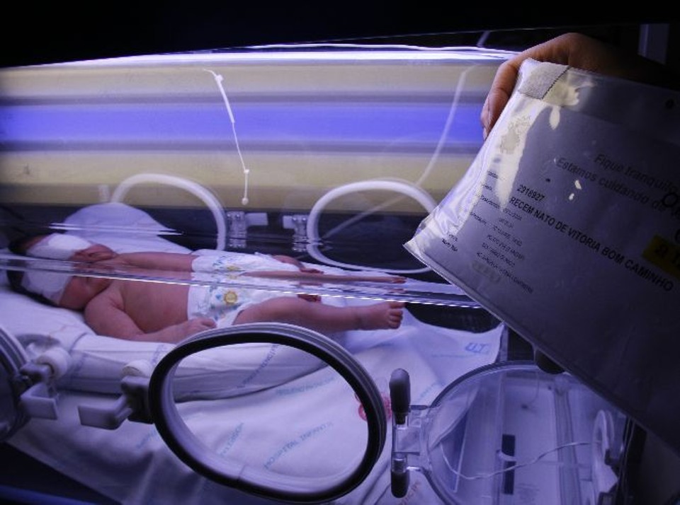 Bebê abandonado na Rodoferroviária voltou ao hospital para tratar de icterícia | Daniel Derevecki