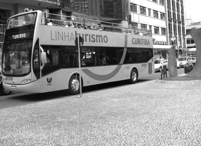Ônibus de turismo na Boca no dia do Natal |