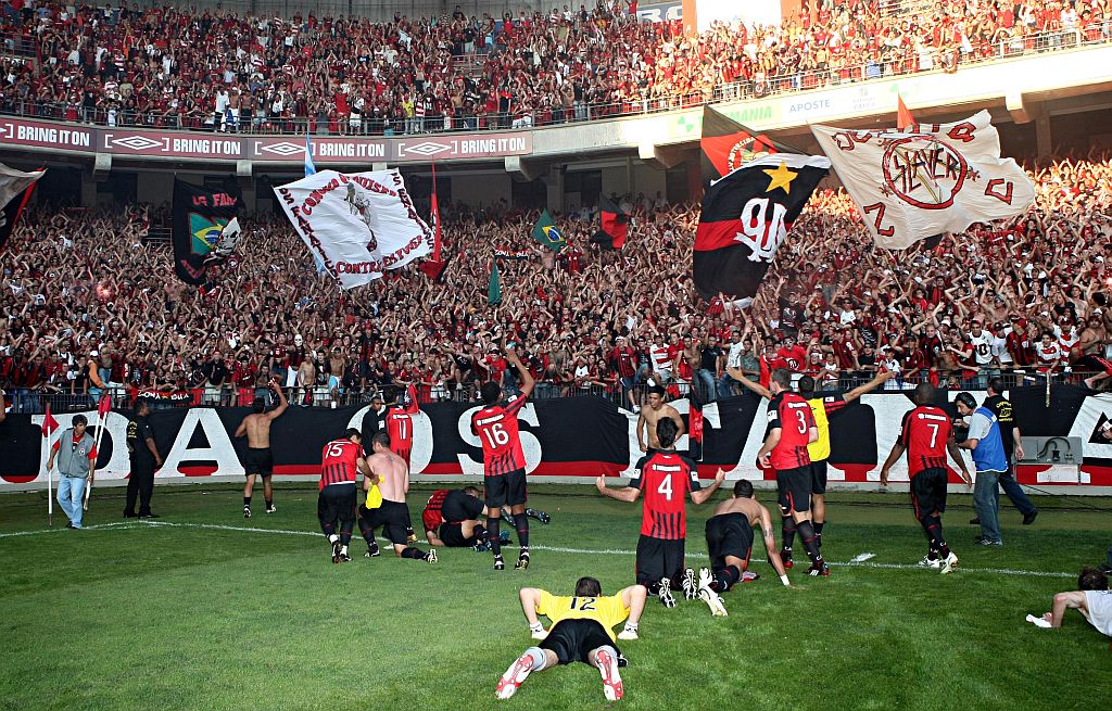 Em um 2008 com altos (poucos) e baixos (muitos) da equipe dentro de campo, a torcida atleticana foi sempre destaque, comparecendo em massa e incentivando o Furacão | Albari Rosa/Gazeta do Povo