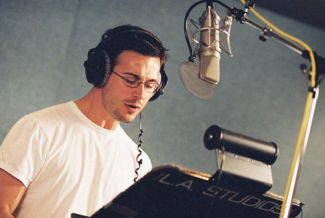 Freddie Prinze Jr. foi um dos responsáveis pela dublagem em