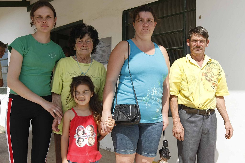 Família unida novamente: os Martendal se encontram depois de vários dias sem comunicação | Jonathan Campos/Gazeta do Povo