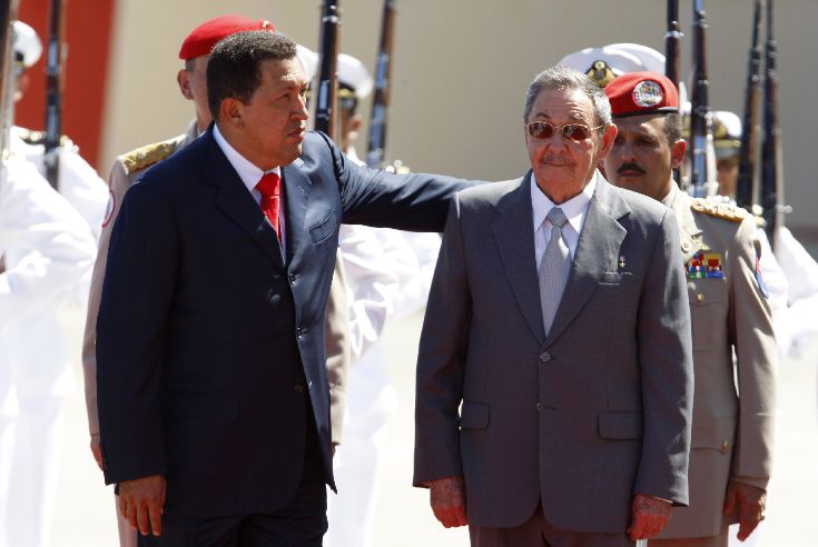Hugo Chávez recebe Raúl Castro em Caracas | Jorge Silva/Reuters