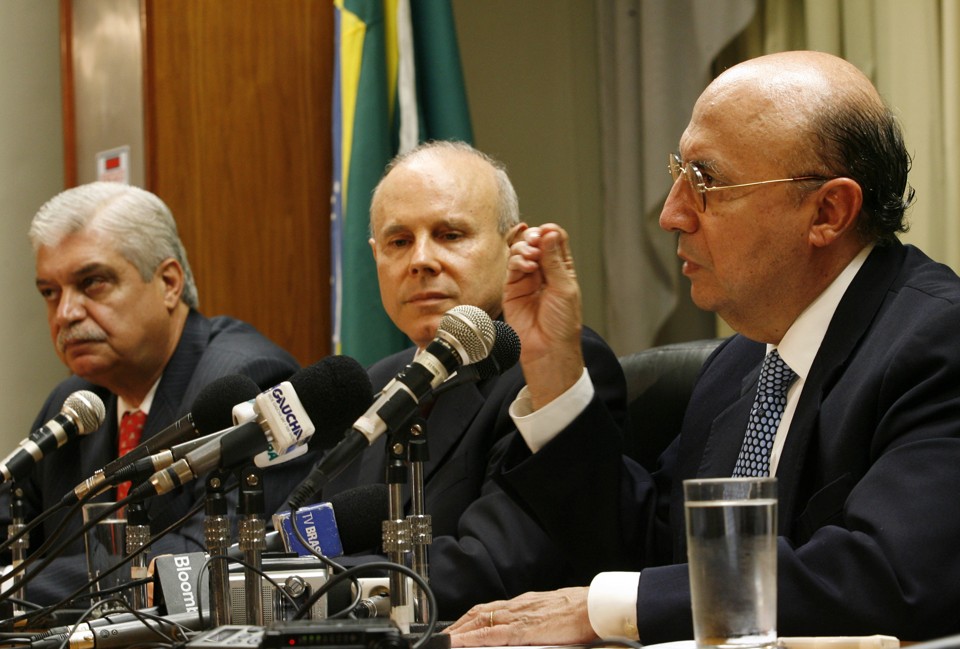 O ministro do Desenvolvimento, Miguel Jorge, da Fazenda, Guido Mantega, e o presidente do Banco Central, Henrique Meireles, anunciaram na tarde desta quinta feira as novas medidas contra a crise financeira | Reuters/Jamil Bittar