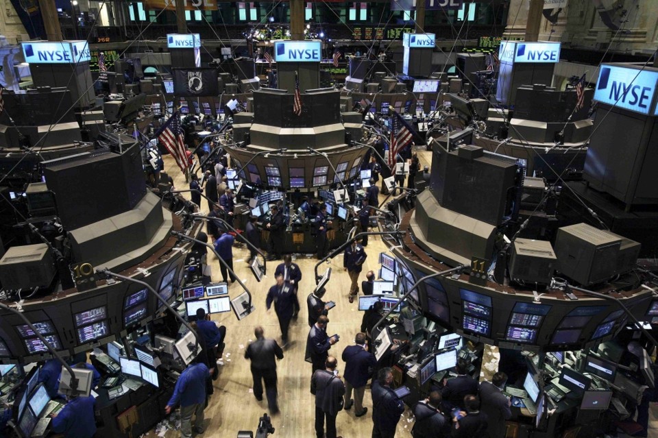 Saguão da Bolsa de Nova Iorque (EUA): mercado contaminado pela crise |