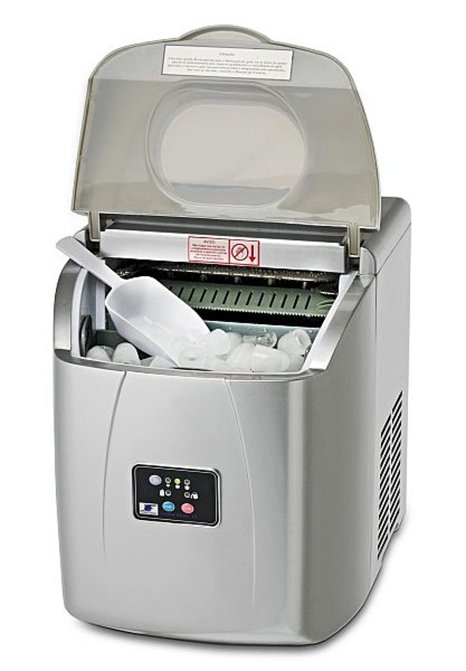 A máquina IceMac Super produz 12 quilos de gelo a cada 24 horas, sendo 10 cubos a cada 12 minutos | 