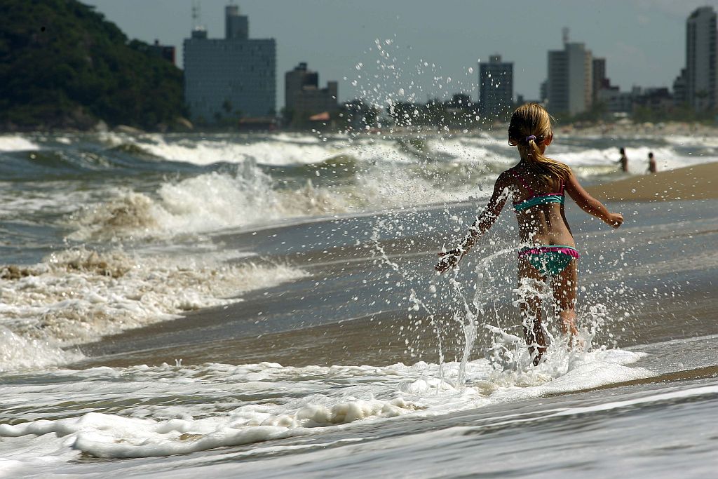 Segundo técnico do Simepar, clima desta temporada será típico da costa paranaense: chuvas de verão e altas temperaturas | Hedeson Alves/Gazeta do Povo
