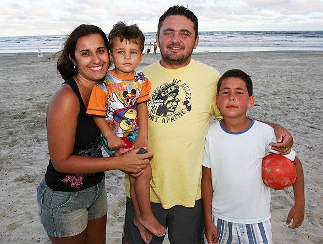 A curitibana tem formação em Farmácia, área em que trabalha atualmente, e pretende retomar a empresa de transporte escolar, que é um negócio da família. 