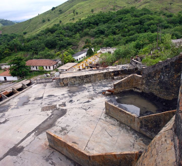 Área da mineradora Plumbum concentra os índices mais altos de contraminação . População permanece na vizinhança | Priscila Forone/Gazeta do Povo
