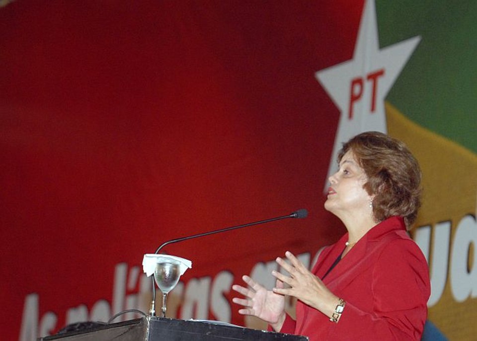 A ministra Dilma Roussef discursou para prefeitos do PT e foi aplaudida de pé | Antonio Cruz / ABr