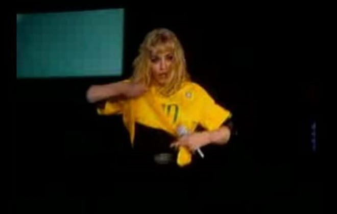 Madonna com a camisa da seleção brasileira | 