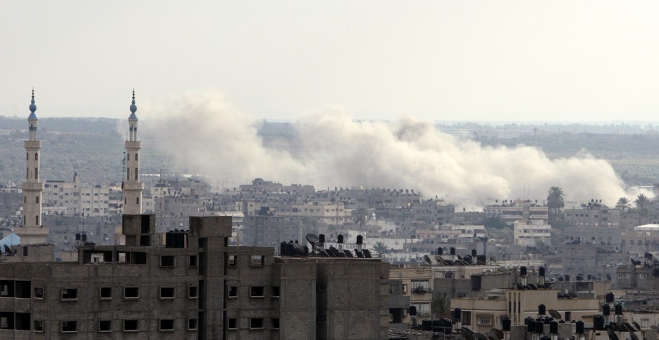 Israel deve examinar proposta de trégua de 48 horas na Faixa de Gaza Proposta feita pelo governo francês interromperia os ataques de Israel por 48 horas. Líderes israelenses devem se reunir para analisar o plano | Suhaib Salem / Reuters