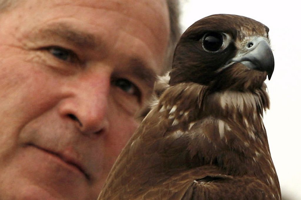 Bush, um verdadeiro "falcão", não estava preparado para uma guerra quando assumiu o poder, sem ao menos saber que o país não possuia armas de destruição em massa | Kevin Lamarque / Reuters